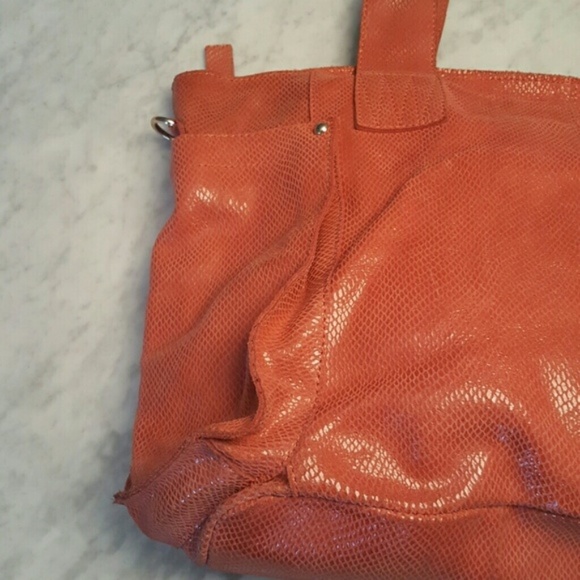 Unique salmon color leather handbag - Picture 3 of 4